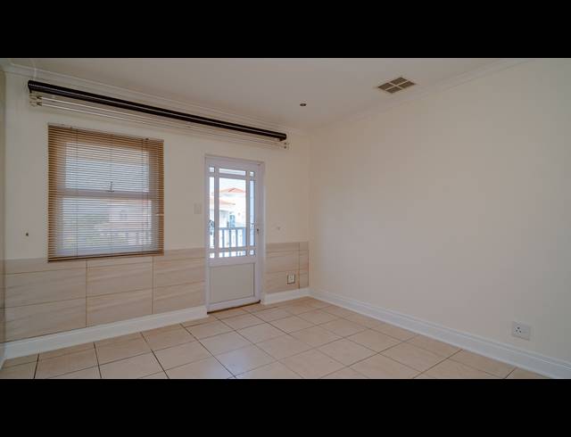 4 BEDROOM APARTMENT FOR SALE IN LA LUCIA